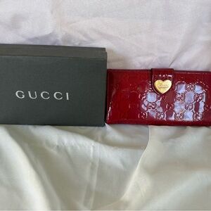 Gucci Glossy Red Wallet with Gold Heart Emblem W/ Box and Dustbag